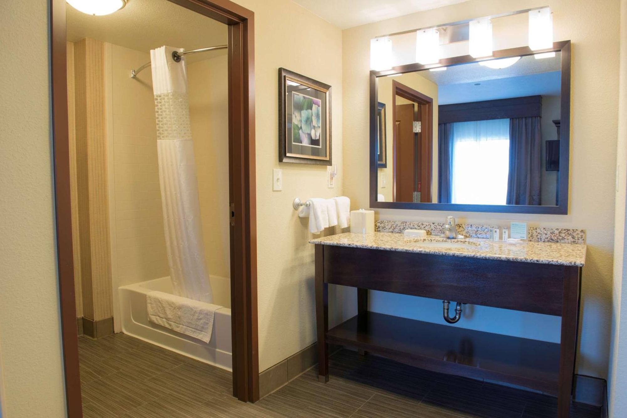 Hampton Inn & Suites Bismarck Northwest מראה חיצוני תמונה