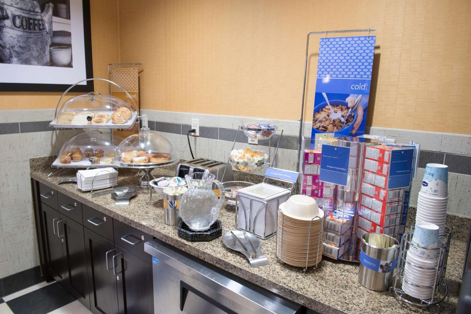 Hampton Inn & Suites Bismarck Northwest מראה חיצוני תמונה