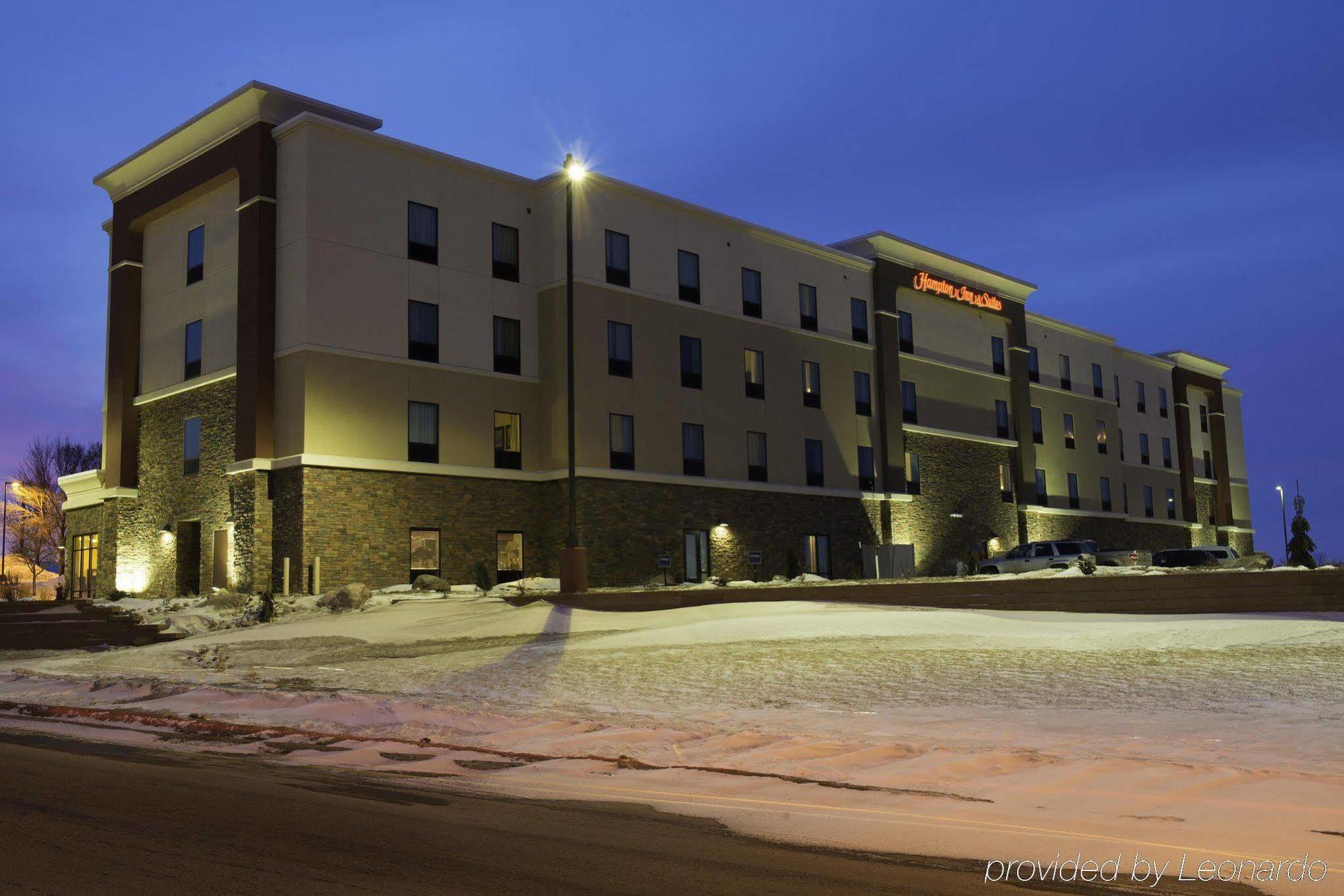 Hampton Inn & Suites Bismarck Northwest מראה חיצוני תמונה